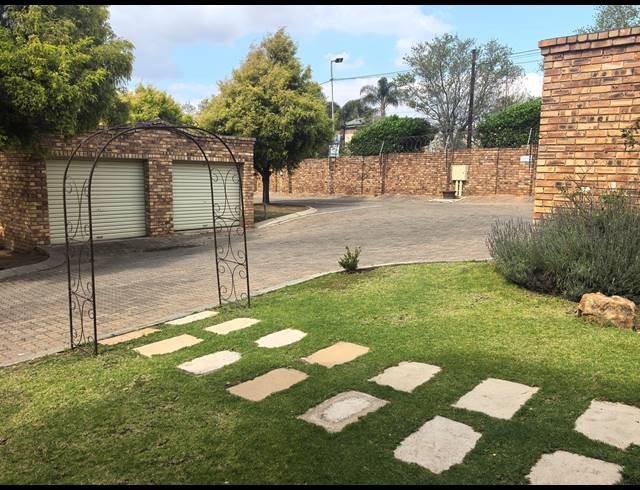 2 BEDROOM TOWNHOUSE FOR SALE IN BELLAIRS PARK